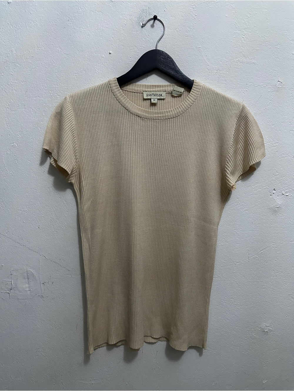 Ann Taylor Women’s M 100% Silk Ribbed Short Sleeve Crew Neck Sweater Beige